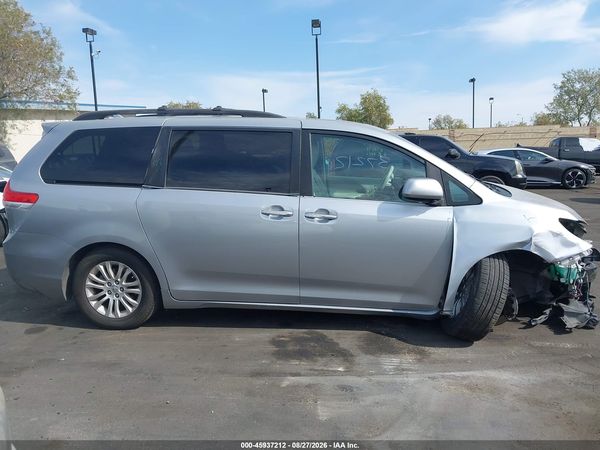 2014 TOYOTA SIENNA XLE V6 8 PASSENGER