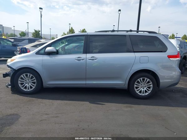 2014 TOYOTA SIENNA XLE V6 8 PASSENGER