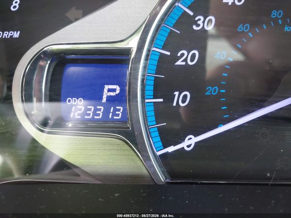 2014 TOYOTA SIENNA XLE V6 8 PASSENGER