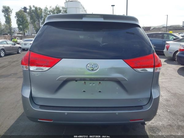 2014 TOYOTA SIENNA XLE V6 8 PASSENGER
