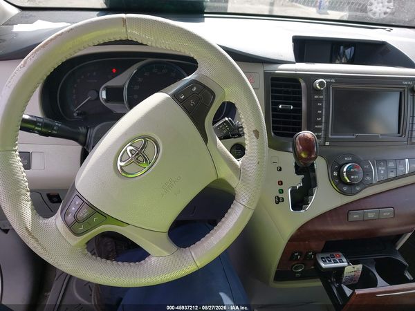 2014 TOYOTA SIENNA XLE V6 8 PASSENGER