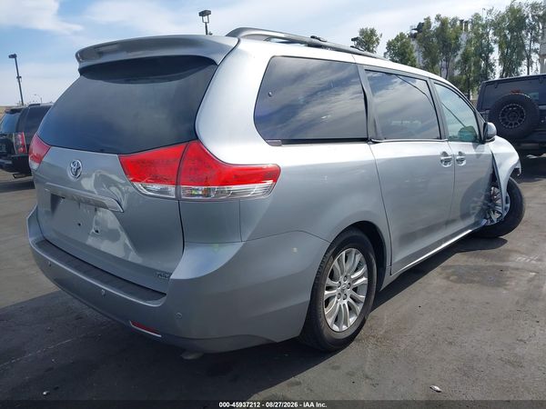 2014 TOYOTA SIENNA XLE V6 8 PASSENGER