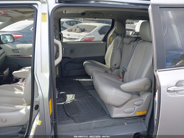 2014 TOYOTA SIENNA XLE V6 8 PASSENGER