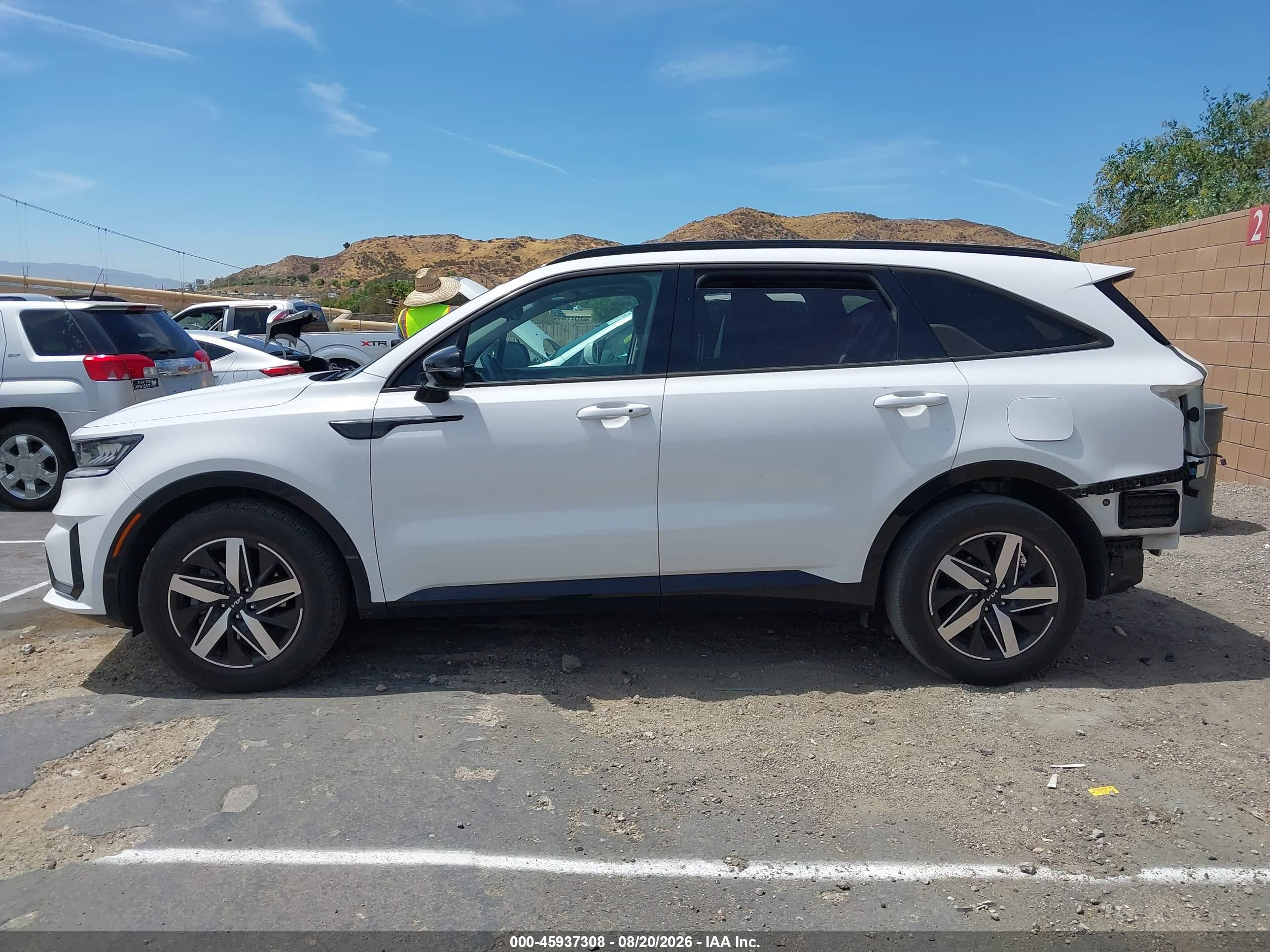 2022 KIA SORENTO S
