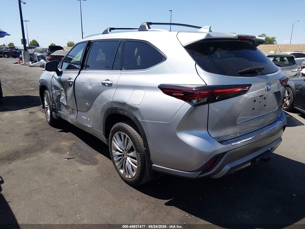 2024 TOYOTA HIGHLANDER PLATINUM — I3