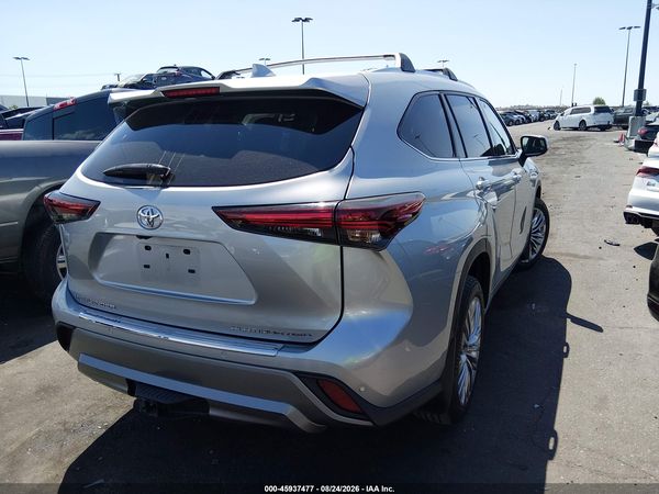 2024 TOYOTA HIGHLANDER PLATINUM — I4