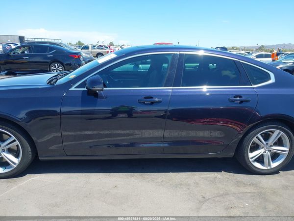 2017 VOLVO S90 T5 MOMENTUM