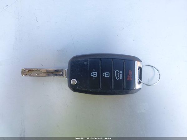 2016 KIA SEDONA LX