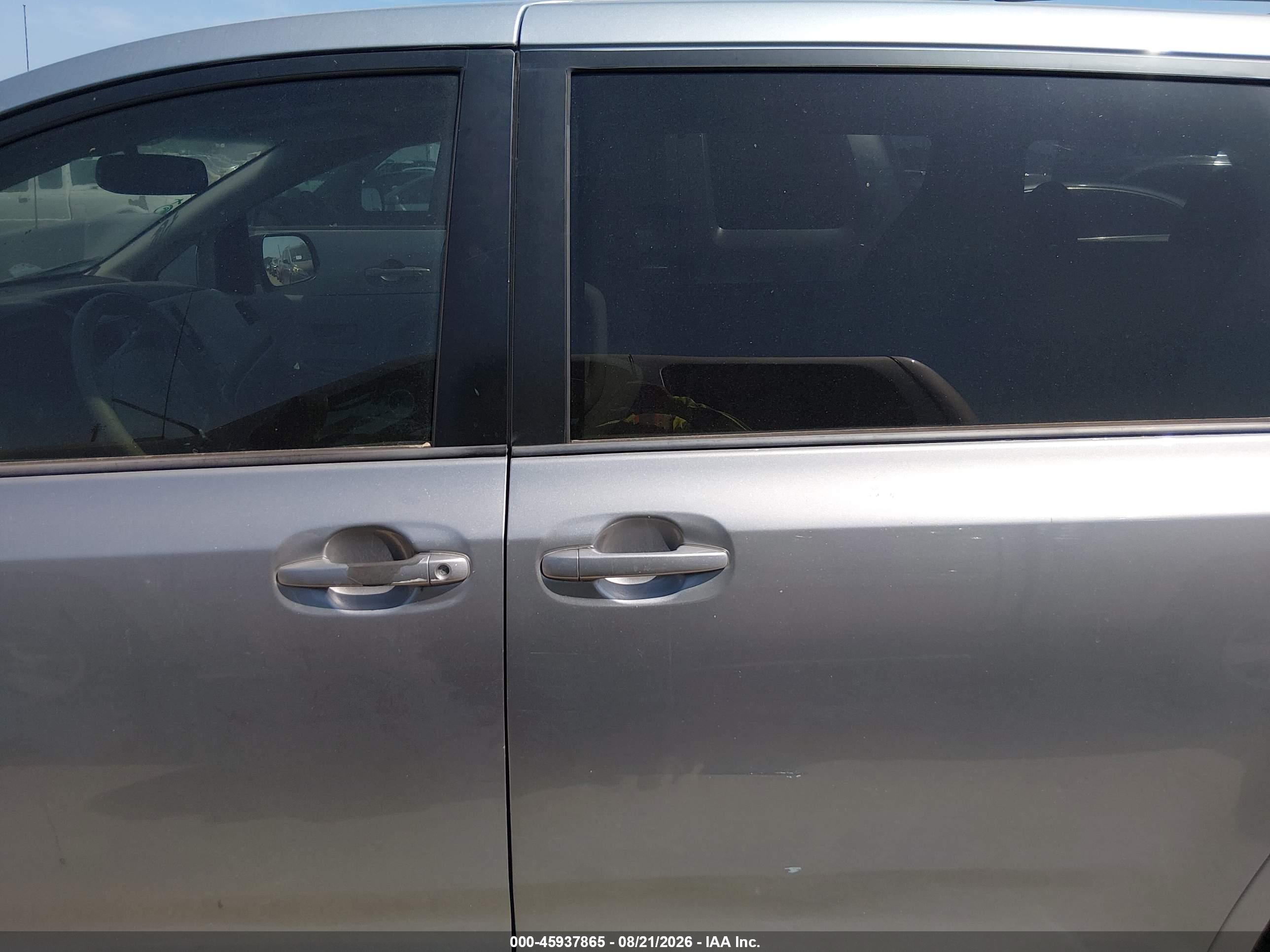 2014 TOYOTA SIENNA LE V6 8 PASSENGER