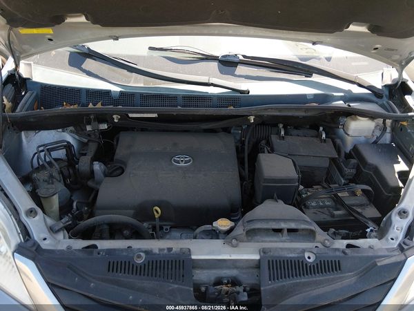 2014 TOYOTA SIENNA LE V6 8 PASSENGER