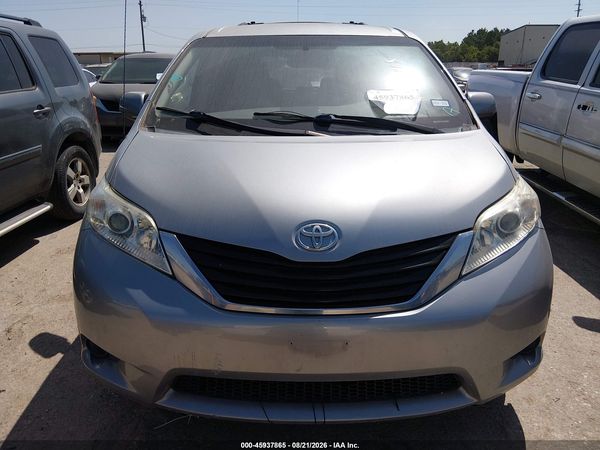 2014 TOYOTA SIENNA LE V6 8 PASSENGER