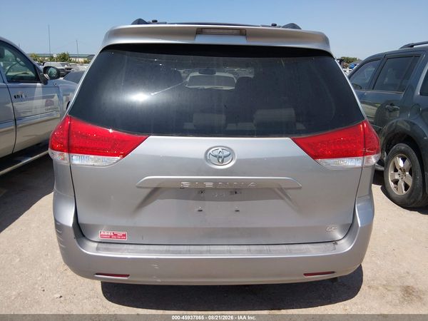2014 TOYOTA SIENNA LE V6 8 PASSENGER