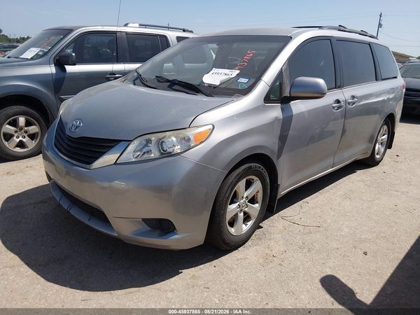 2014 TOYOTA SIENNA LE V6 8 PASSENGER