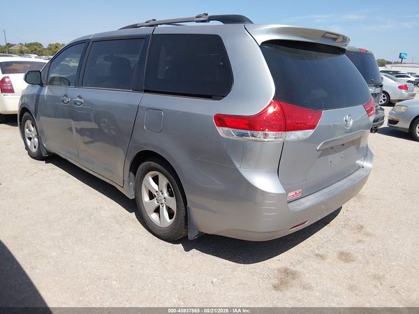 2014 TOYOTA SIENNA LE V6 8 PASSENGER