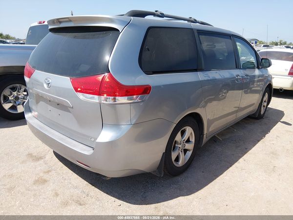 2014 TOYOTA SIENNA LE V6 8 PASSENGER