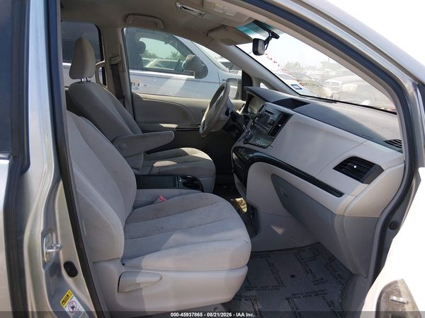 2014 TOYOTA SIENNA LE V6 8 PASSENGER