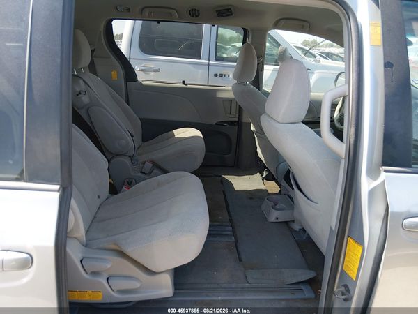 2014 TOYOTA SIENNA LE V6 8 PASSENGER