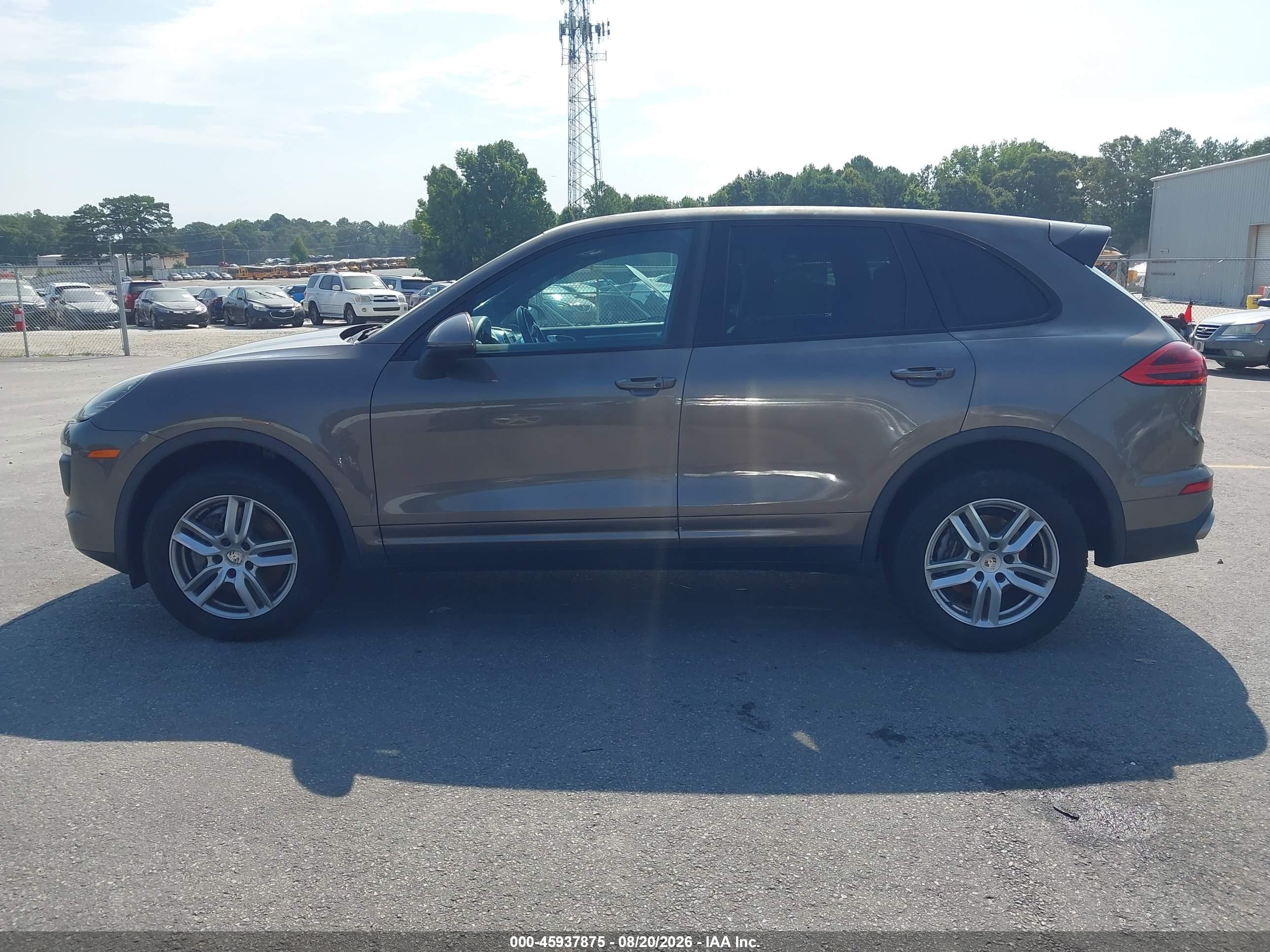 2016 PORSCHE CAYENNE