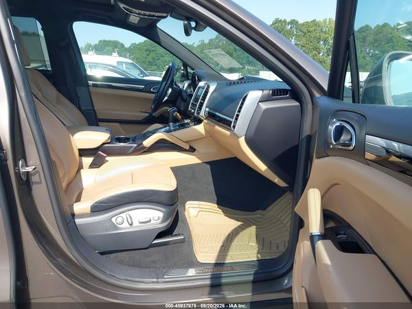 2016 PORSCHE CAYENNE