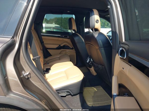 2016 PORSCHE CAYENNE