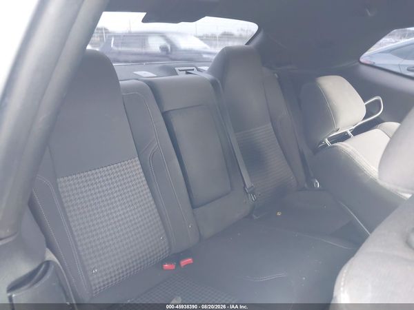 2019 DODGE CHALLENGER SXT — I8