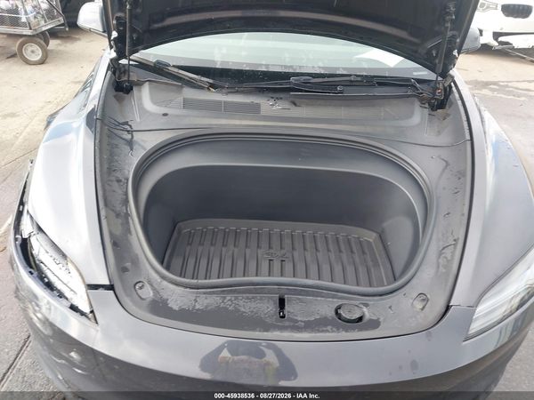 2025 TESLA MODEL 3 — I10