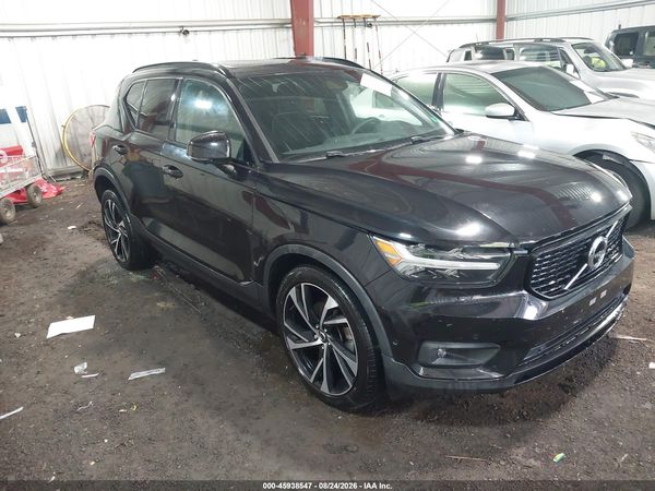 2022 VOLVO XC40 T4 R-DESIGN — I1