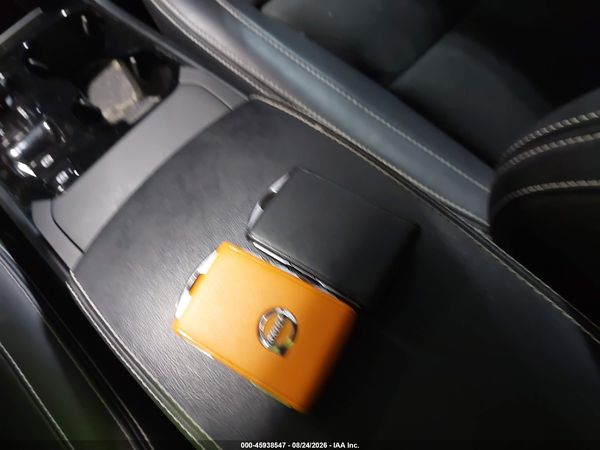 2022 VOLVO XC40 T4 R-DESIGN — I11