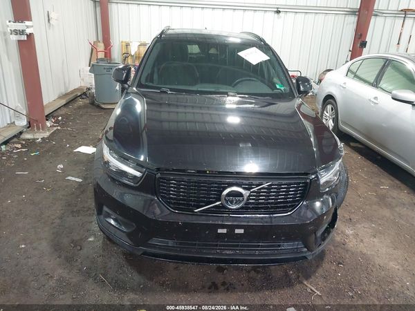 2022 VOLVO XC40 T4 R-DESIGN — I115