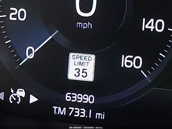 2022 VOLVO XC40 T4 R-DESIGN — I118