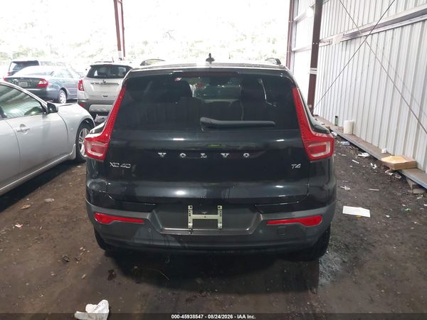 2022 VOLVO XC40 T4 R-DESIGN — I119