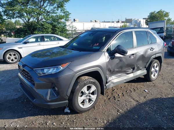 2020 TOYOTA RAV4 XLE — I2