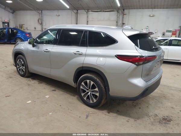 2022 TOYOTA HIGHLANDER XLE