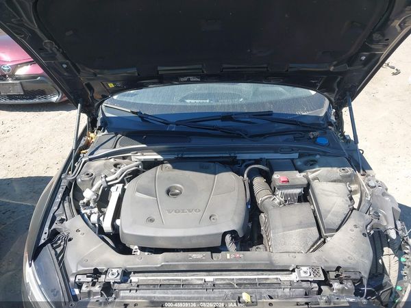 2020 VOLVO S60 T6 MOMENTUM — I10