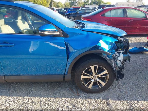 2017 TOYOTA RAV4 XLE — I152