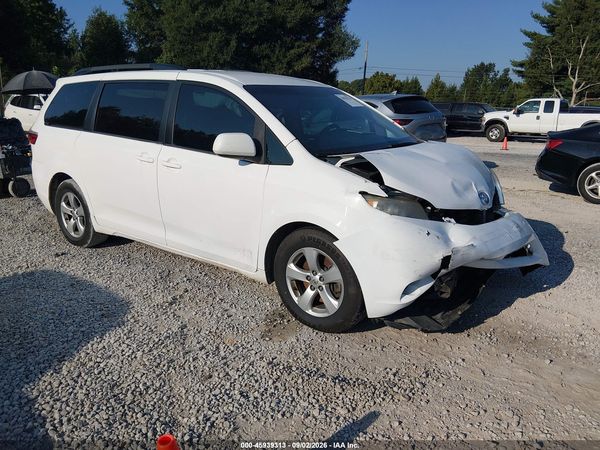2015 TOYOTA SIENNA LE 8 PASSENGER — I1