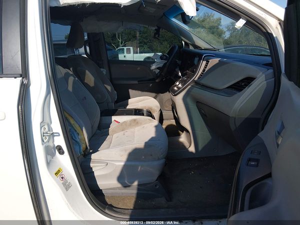 2015 TOYOTA SIENNA LE 8 PASSENGER — I5