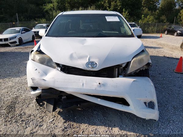 2015 TOYOTA SIENNA LE 8 PASSENGER — I6