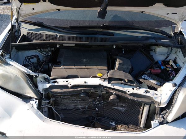 2015 TOYOTA SIENNA LE 8 PASSENGER — I10