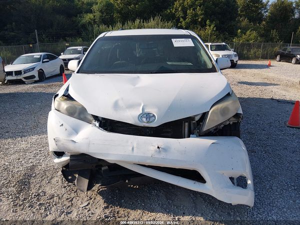 2015 TOYOTA SIENNA LE 8 PASSENGER — I115