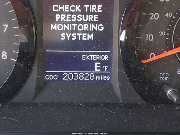 2015 TOYOTA SIENNA LE 8 PASSENGER — I118