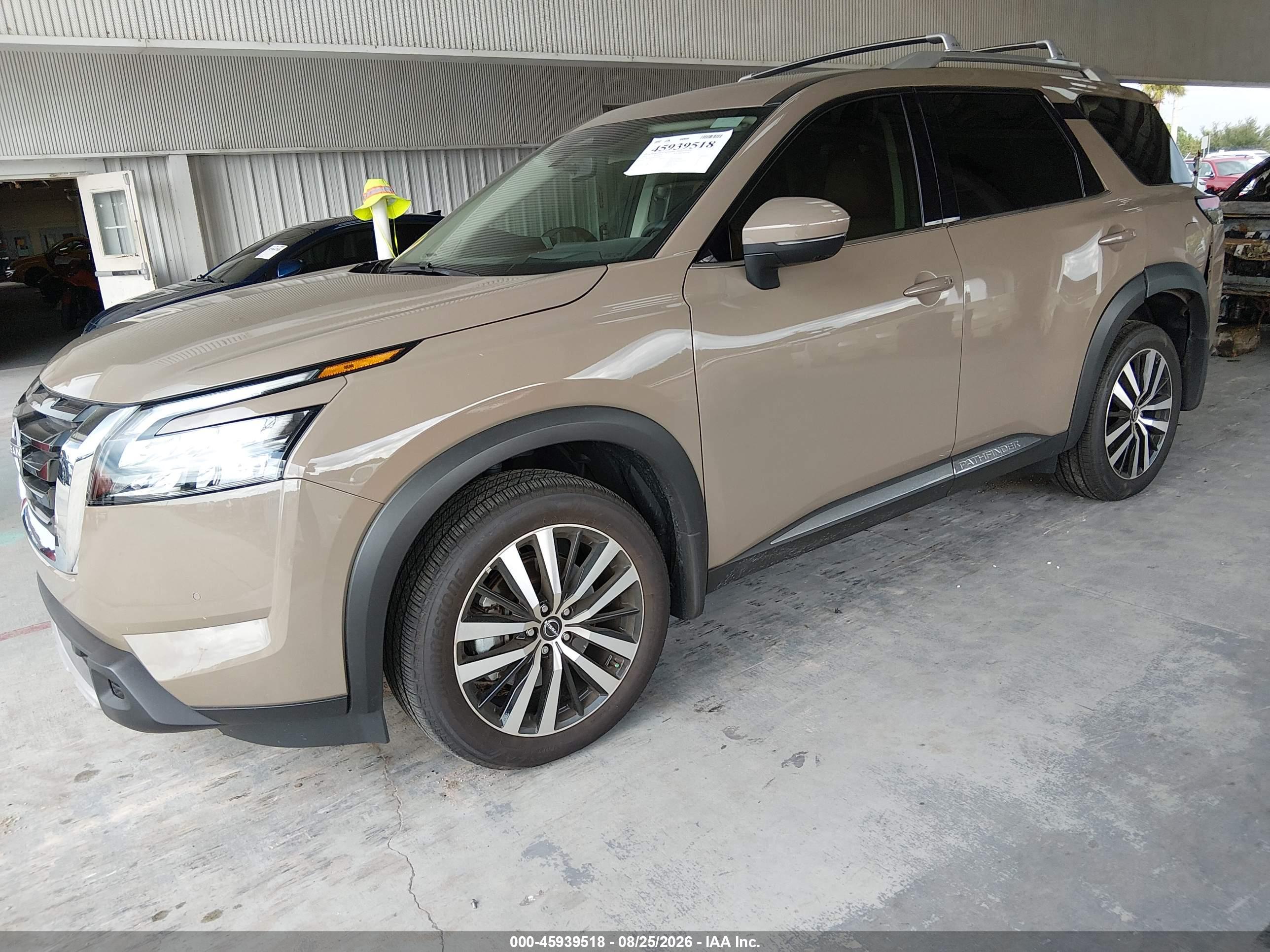 2025 NISSAN PATHFINDER PLATINUM 4WD — I2