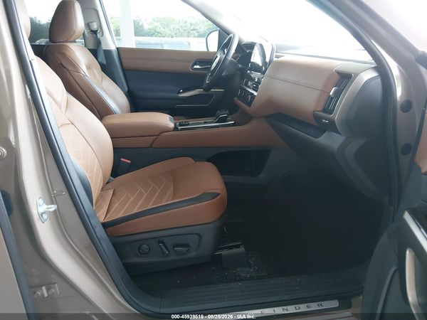 2025 NISSAN PATHFINDER PLATINUM 4WD — I5