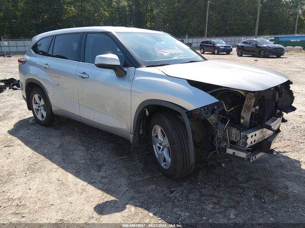 2022 TOYOTA HIGHLANDER L — I1