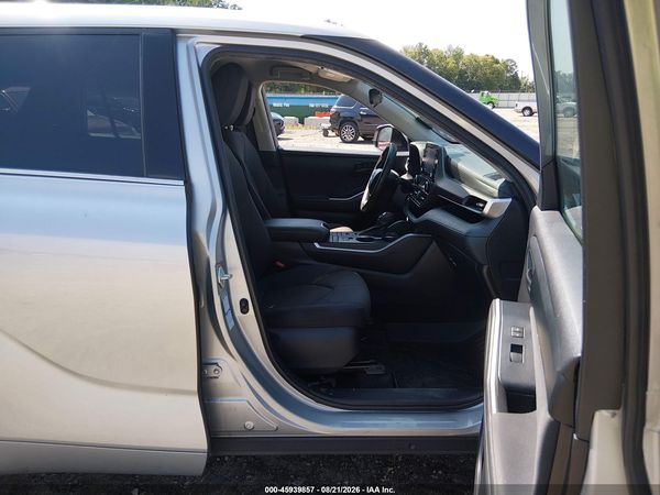 2022 TOYOTA HIGHLANDER L — I5