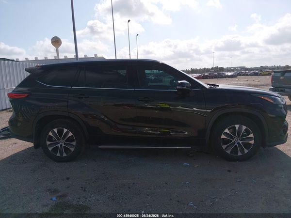 2022 TOYOTA HIGHLANDER XLE