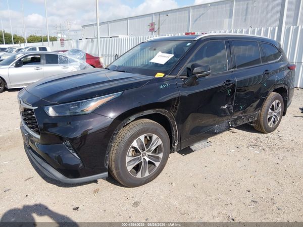 2022 TOYOTA HIGHLANDER XLE