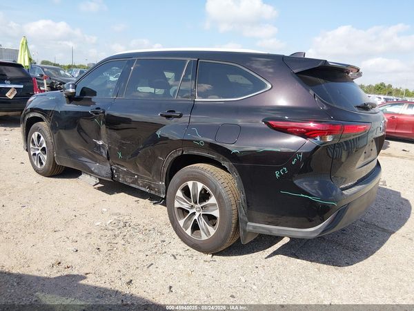2022 TOYOTA HIGHLANDER XLE