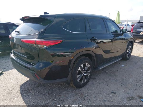 2022 TOYOTA HIGHLANDER XLE
