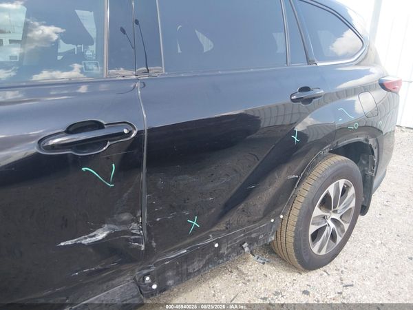 2022 TOYOTA HIGHLANDER XLE